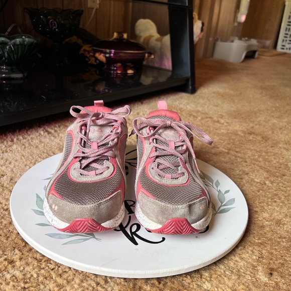 Ryka women’s Sky Walker Trail sneakers tan pink color with memory foam insoles. - Picture 15 of 17